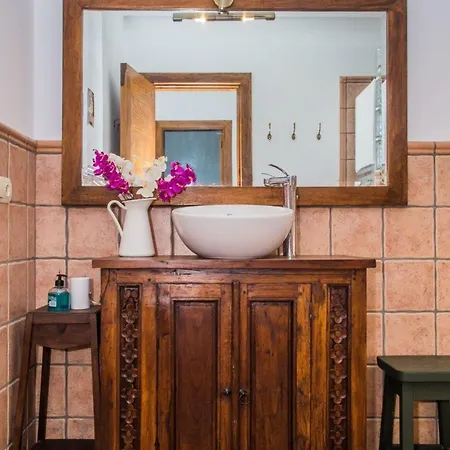 Сasa de vacaciones Ferienhaus Mit Wintergarten Auf Einer Finca Inmitten Einer Einzigartigen Kraterlandschaft