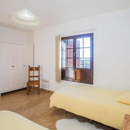 Ferienhaus Mit Wintergarten Auf Einer Finca Inmitten Einer Einzigartigen Kraterlandschaft *