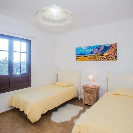 Ferienhaus Mit Wintergarten Auf Einer Finca Inmitten Einer Einzigartigen Kraterlandschaft Dom wakacyjny