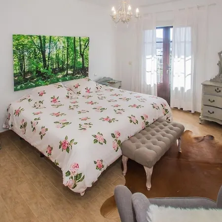 Vakantiehuis Ferienhaus Mit Wintergarten Auf Einer Finca Inmitten Einer Einzigartigen Kraterlandschaft Masdache