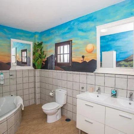 Ferienhaus Mit Wintergarten Auf Einer Finca Inmitten Einer Einzigartigen Kraterlandschaft * Masdache